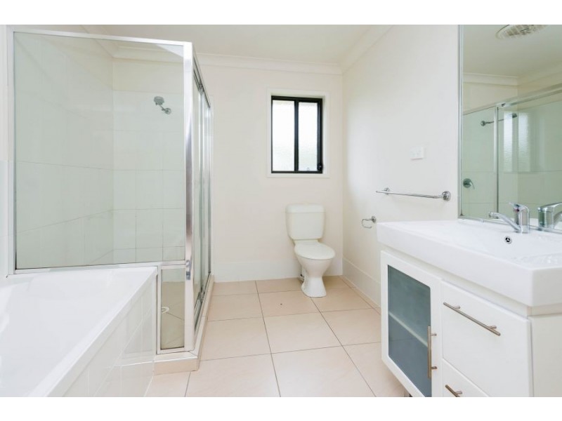1/17 Willunga, Pacific Pines QLD 4211