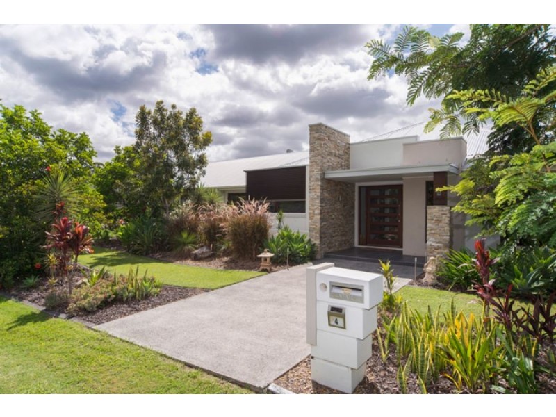 4 Lagoon Park Drive, Maudsland QLD 4210