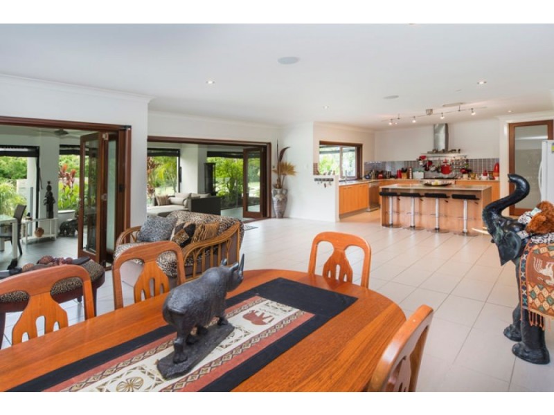 4 Lagoon Park Drive, Maudsland QLD 4210