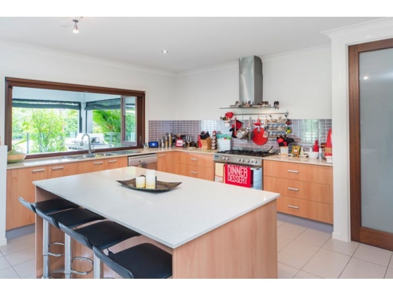 4 Lagoon Park Drive, Maudsland QLD 4210