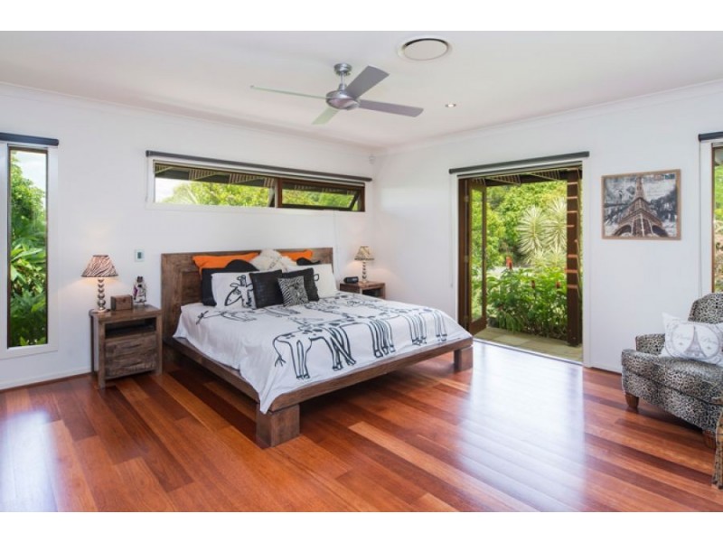 4 Lagoon Park Drive, Maudsland QLD 4210