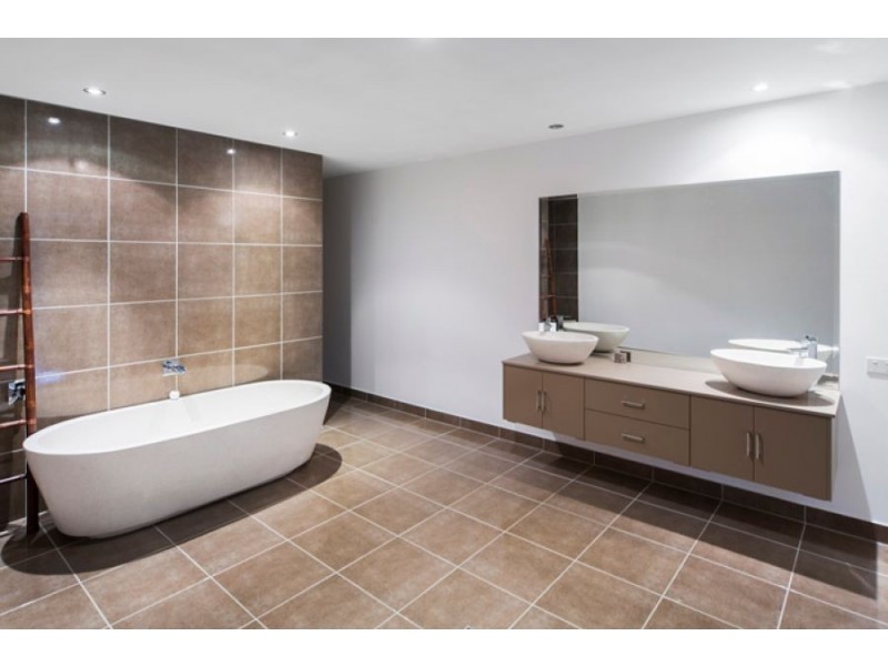 46 SALVADO DR, Pacific Pines QLD 4211