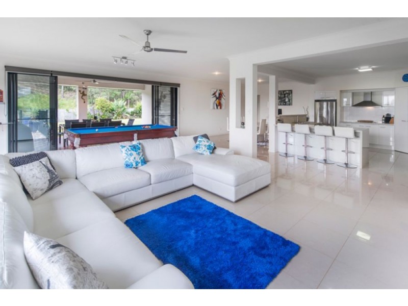 12 Osmond Court, Pacific Pines QLD 4211