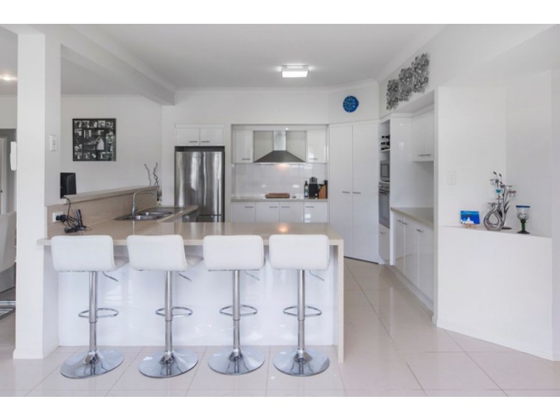 12 Osmond Court, Pacific Pines QLD 4211