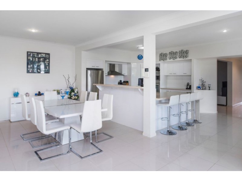 12 Osmond Court, Pacific Pines QLD 4211