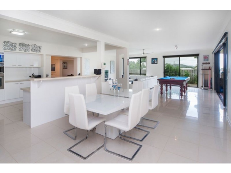 12 Osmond Court, Pacific Pines QLD 4211