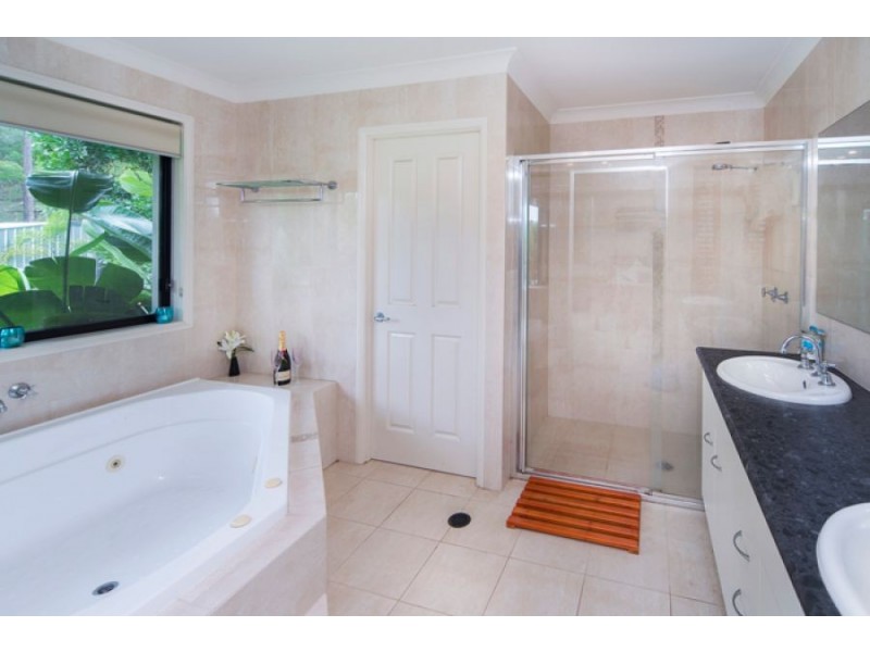 12 Osmond Court, Pacific Pines QLD 4211