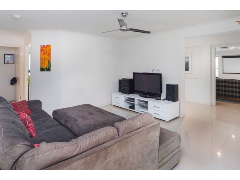 12 Osmond Court, Pacific Pines QLD 4211