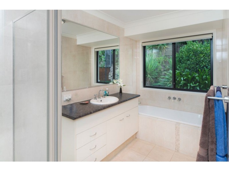 12 Osmond Court, Pacific Pines QLD 4211