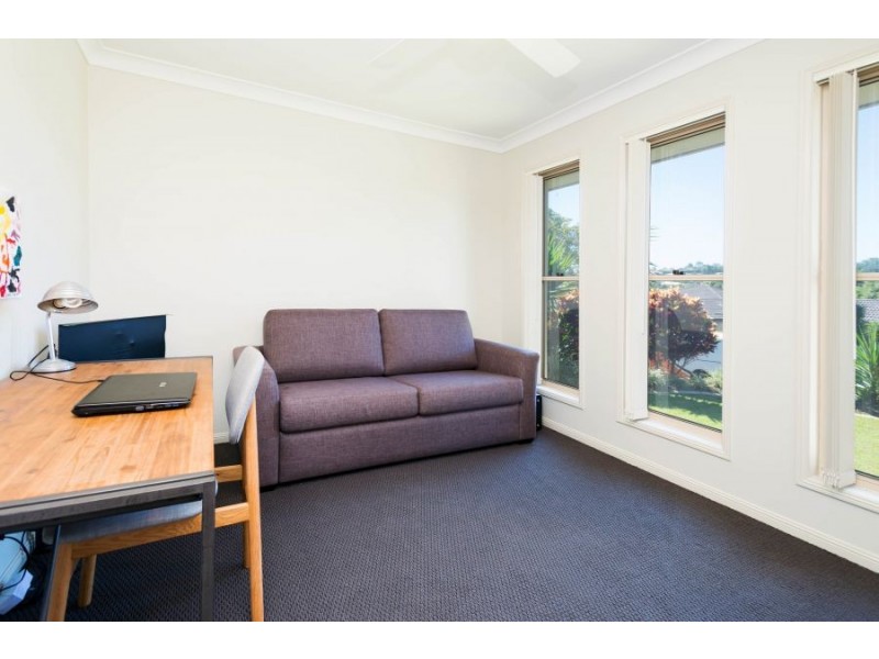 10 Witheren Cct, Pacific Pines QLD 4211