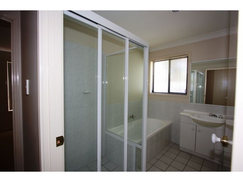 16/1 STUDIO DR, Pacific Pines QLD 4211
