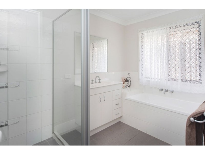 50 CODRINGTON CIRC, Pacific Pines QLD 4211