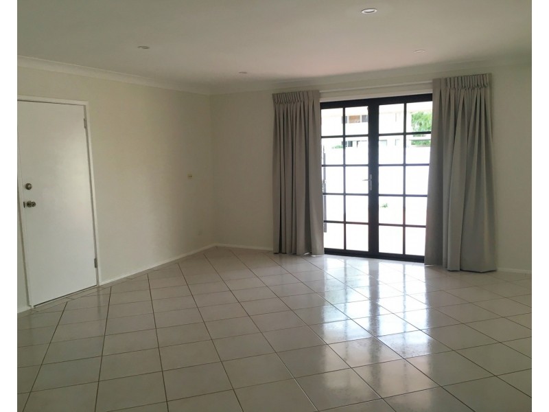 1/36 Bruce Avenue, Paradise Point QLD 4216