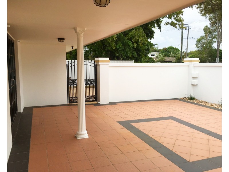 1/36 Bruce Avenue, Paradise Point QLD 4216