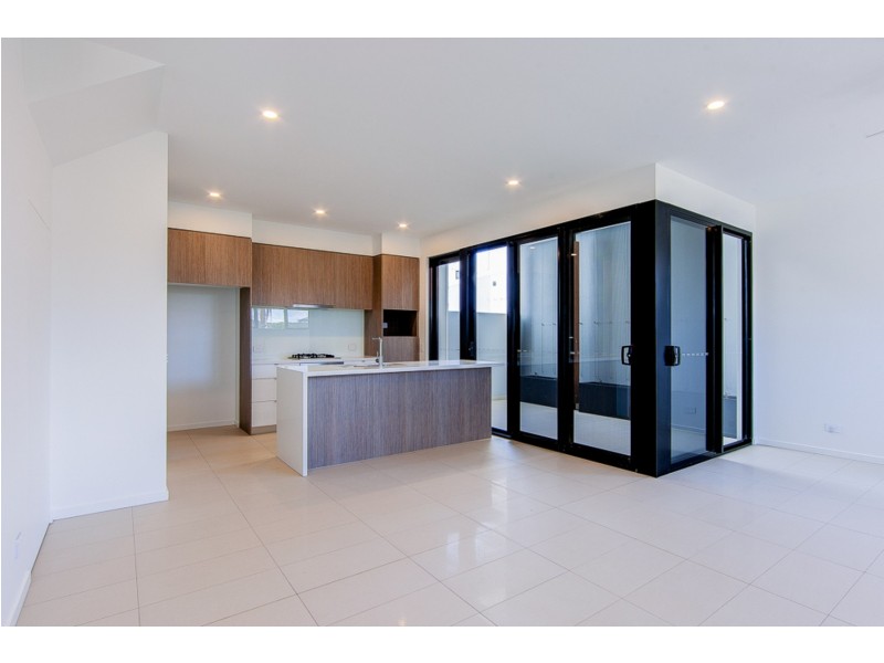 6 Capri Court, Hope Island QLD 4212