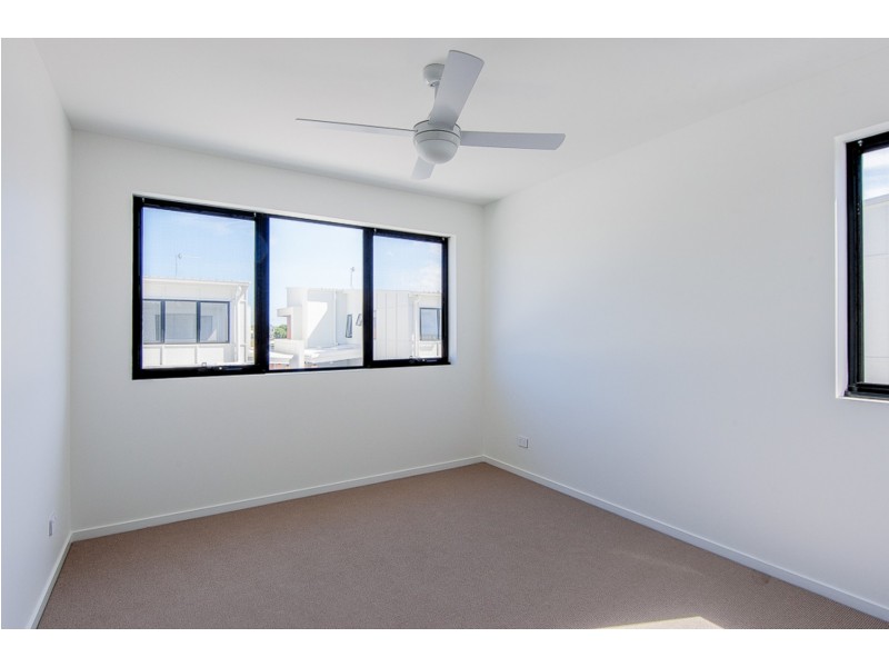 6 Capri Court, Hope Island QLD 4212
