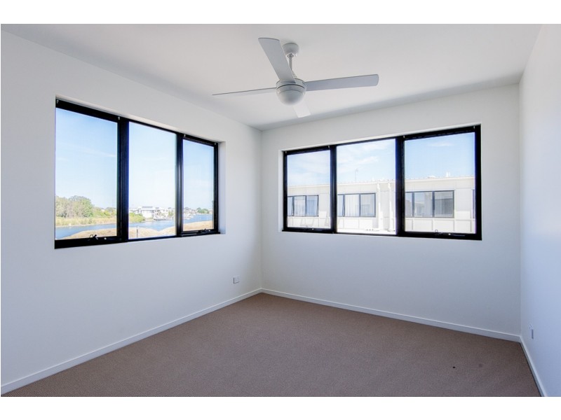 6 Capri Court, Hope Island QLD 4212