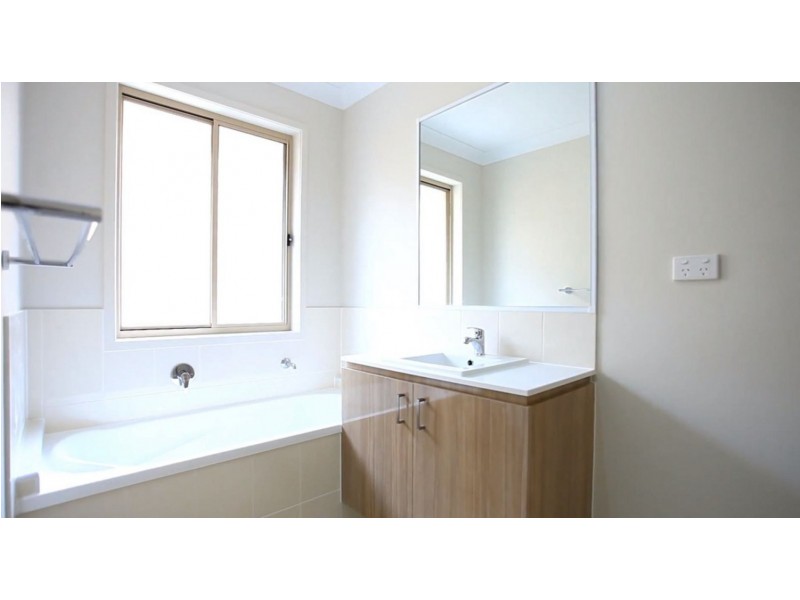 12 Sapphire Place, Pimpama QLD 4209