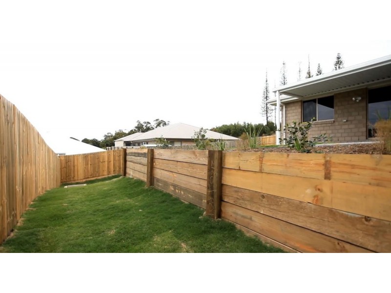 12 Sapphire Place, Pimpama QLD 4209