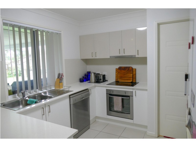 8 Joanne Court, Gleneagle QLD 4285