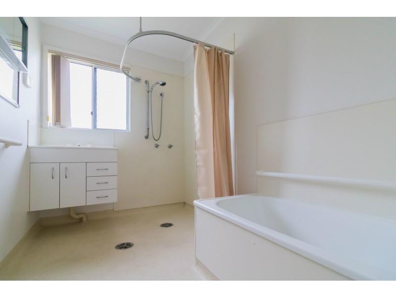 40 Bloodwood Crescent, Molendinar QLD 4214