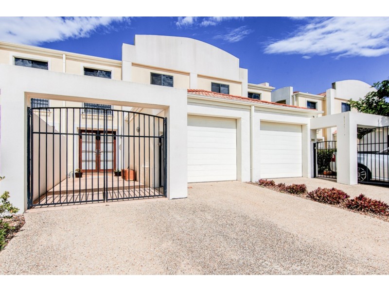 8866 Magnolia Drive East, Hope Island QLD 4212