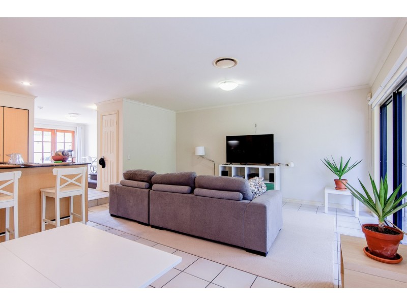 8866 Magnolia Drive East, Hope Island QLD 4212