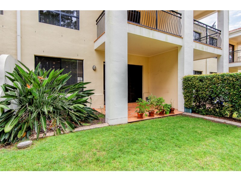 8866 Magnolia Drive East, Hope Island QLD 4212