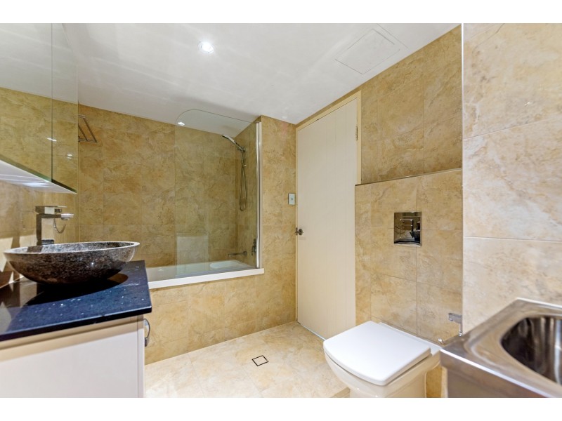 11/11 Breaker Street, Main Beach QLD 4217