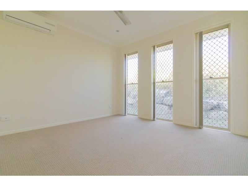 10 Sapphire Place, Pimpama QLD 4209