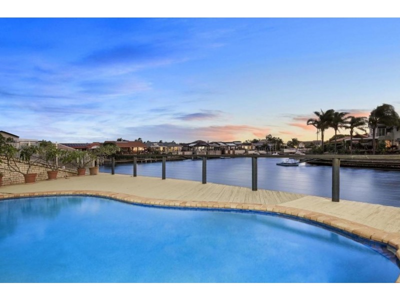 6 Pebble Beach Drive, Runaway Bay QLD 4216