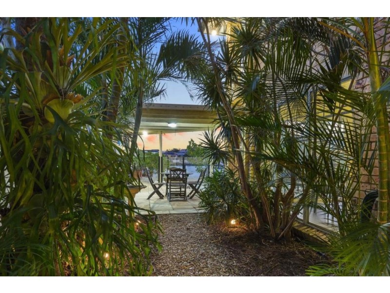 6 Pebble Beach Drive, Runaway Bay QLD 4216