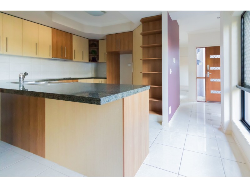 2/18 Ewan Street, Southport QLD 4215