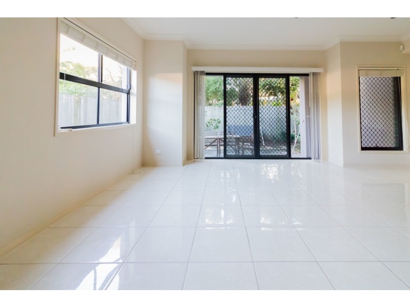 2/18 Ewan Street, Southport QLD 4215