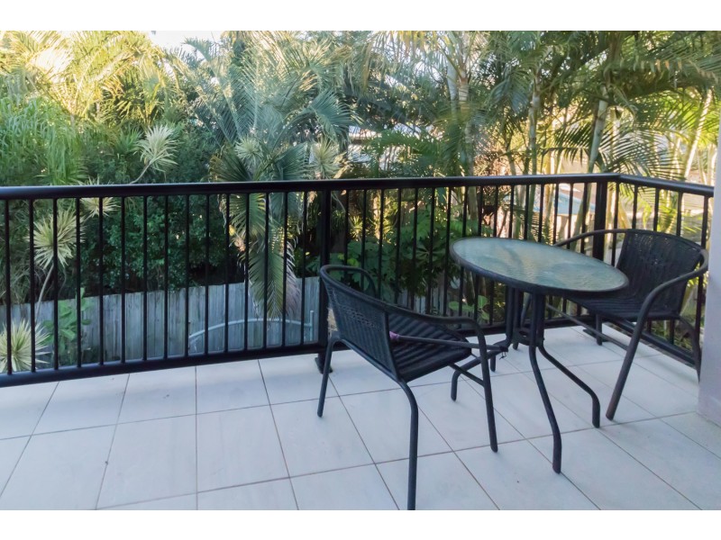 2/18 Ewan Street, Southport QLD 4215