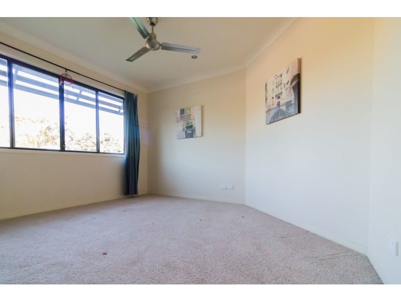 2/18 Ewan Street, Southport QLD 4215