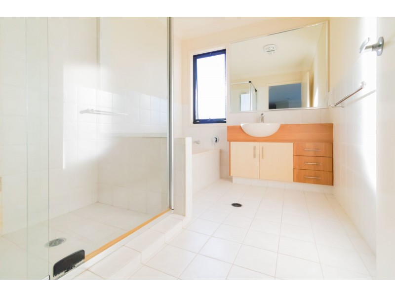 2/18 Ewan Street, Southport QLD 4215