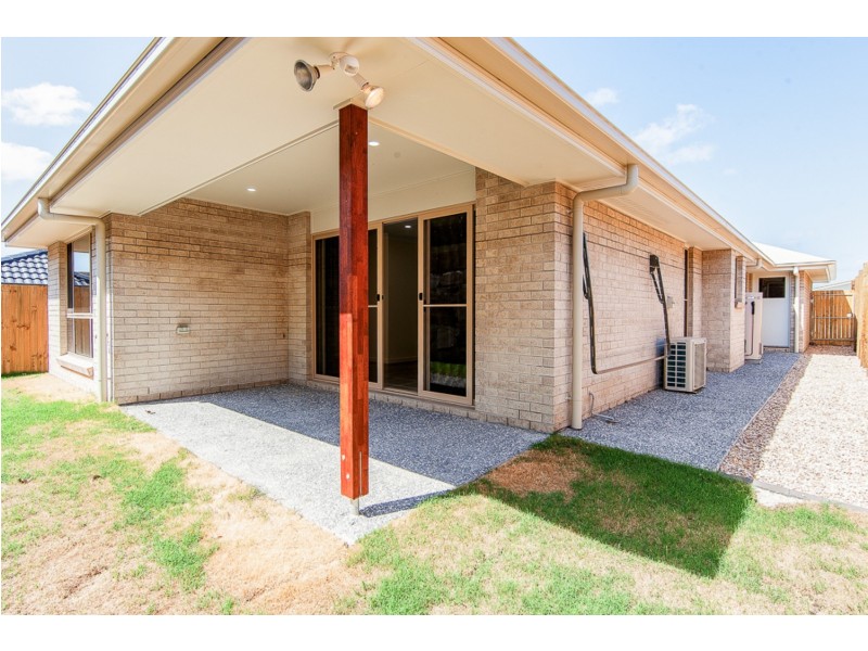 14 Hazel Street, Pimpama QLD 4209