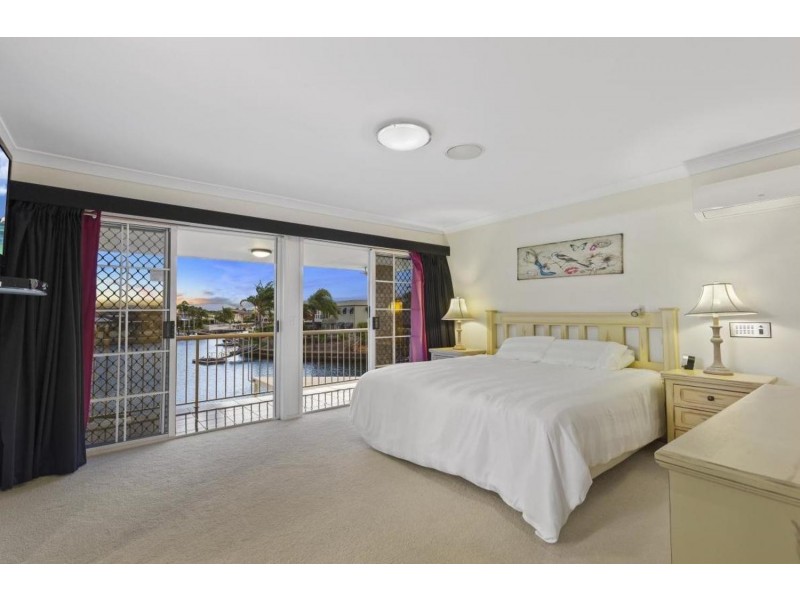 6 Pebble Beach Drive, Runaway Bay QLD 4216