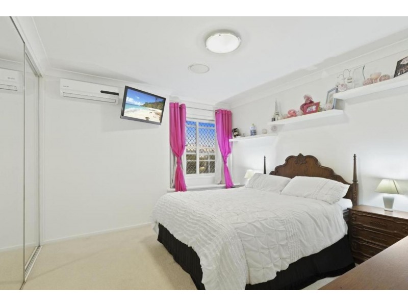 6 Pebble Beach Drive, Runaway Bay QLD 4216