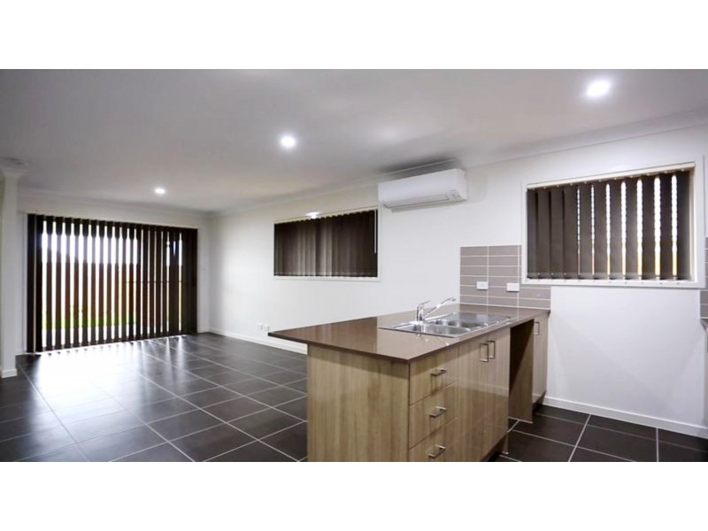 15 Woodrose Circuit, Pimpama QLD 4209