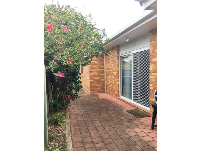 2/11 Trevor Drive, Coombabah QLD 4216