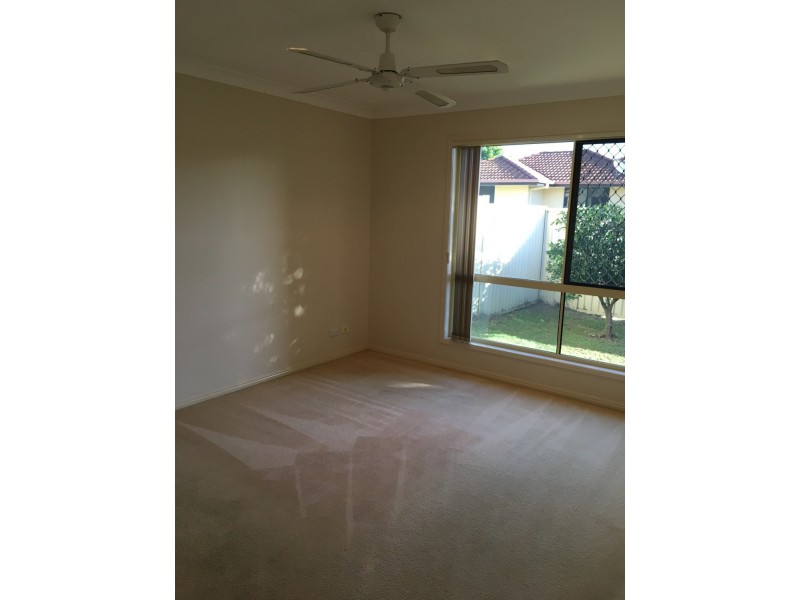 86 Tee Trees Boulevard, Arundel QLD 4214