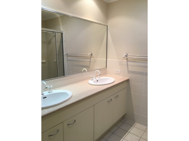 86 Tee Trees Boulevard, Arundel QLD 4214