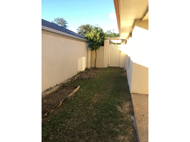 86 Tee Trees Boulevard, Arundel QLD 4214