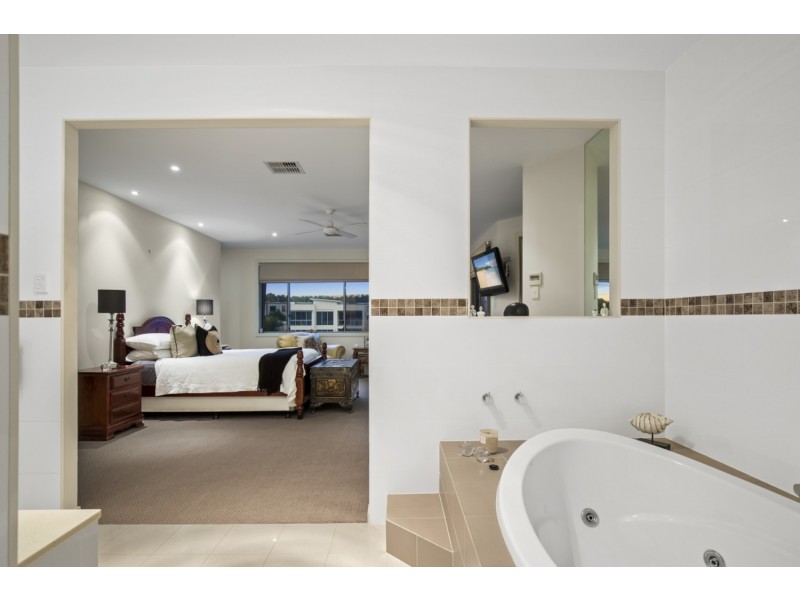12 North Quay Drive, Biggera Waters QLD 4216