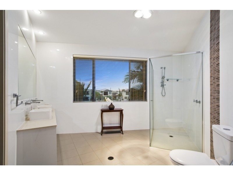 12 North Quay Drive, Biggera Waters QLD 4216