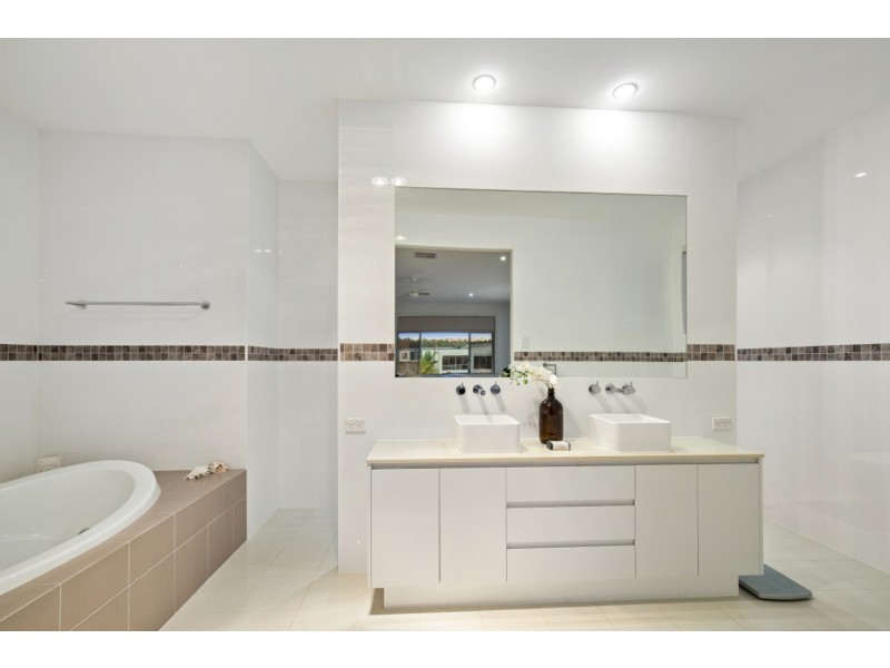 12 North Quay Drive, Biggera Waters QLD 4216