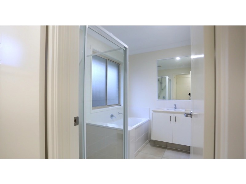 32 Percy Earl Crescent, Pimpama QLD 4209