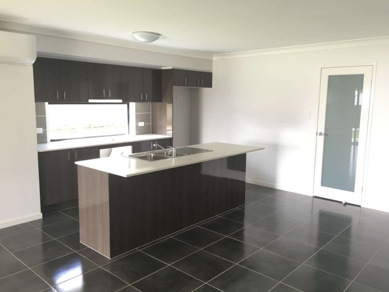 8 Tarryn Street, Gleneagle QLD 4285